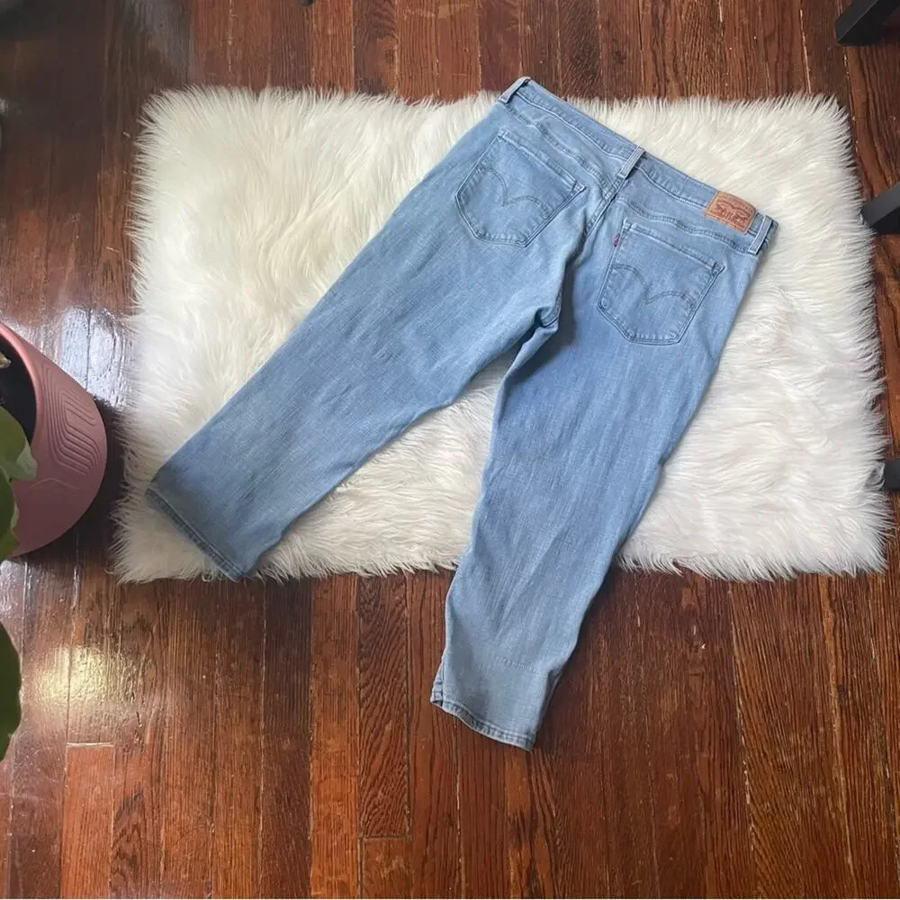 Y2K Levi’s Shaping Skinny Capris Light Wash